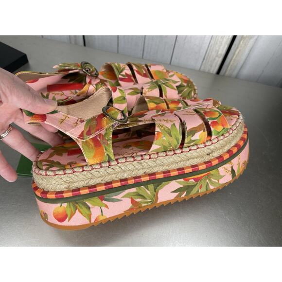 New! Farm Rio Tropical Mango Fruit Print Sandals Platform Parrot Size 8 - Picture 3 of 6